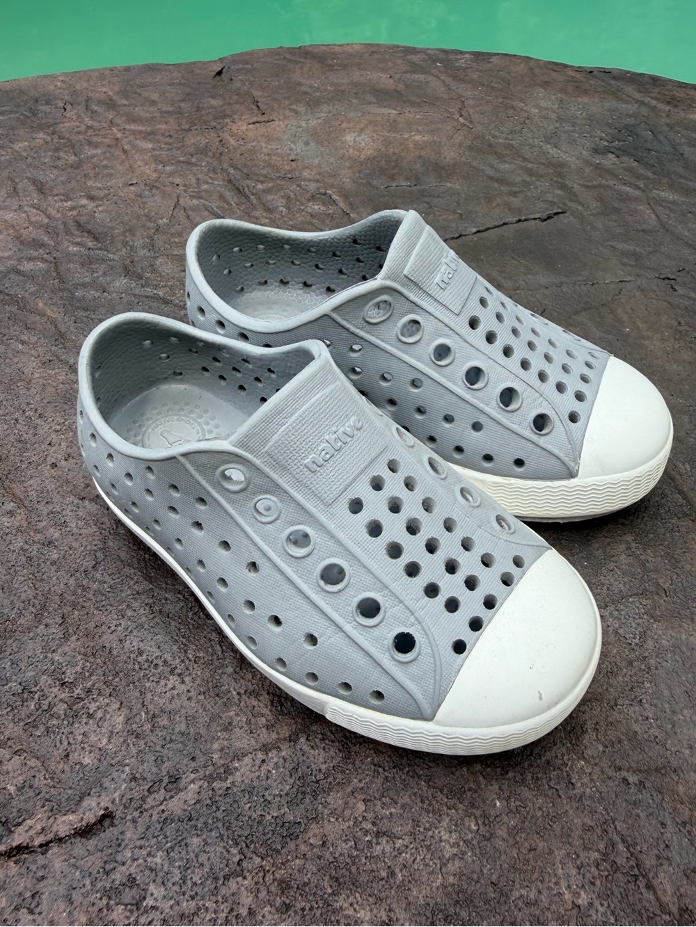 Native Jefferson Gray and White Water/Play Shoes. Size C7 Little Kids Unisex